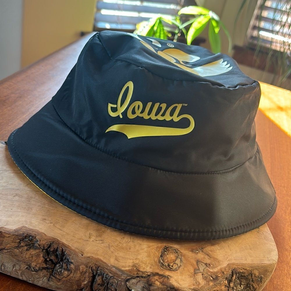Iowa Hawkeyes Nylon Reversible Bucket Hat